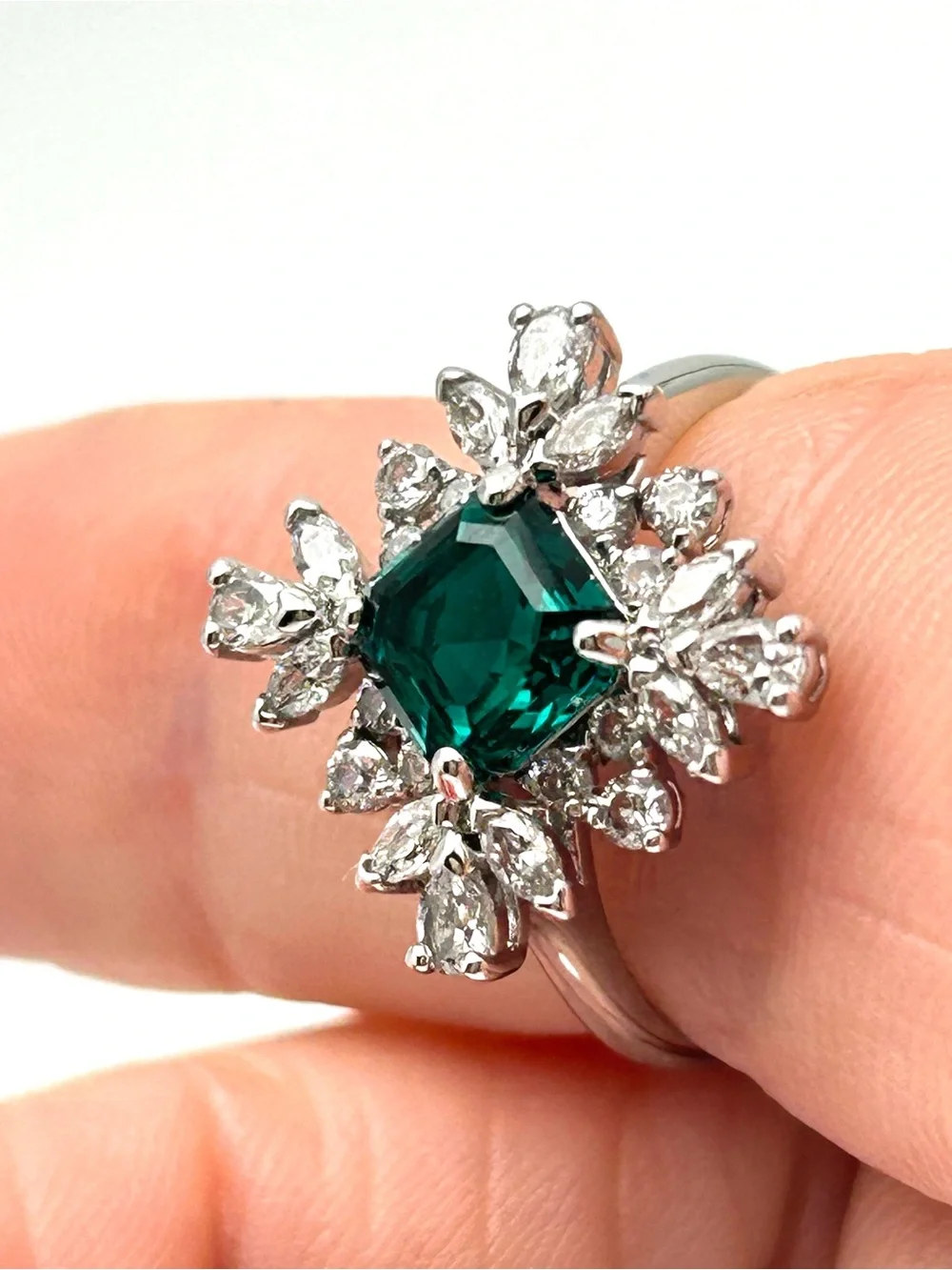 Swarovski Crystal Palace Emerald Green Ring 5.5 NWT